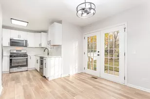 2S261 Sanchez Dr, Warrenville, IL 60555 - Photo 9