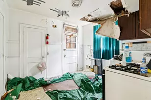 3057 E 79th Pl, Chicago, IL 60617 - Photo 7