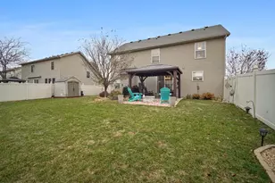 905 Dresser Dr, Normal, IL 61761 - Photo 9