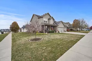 905 Dresser Dr, Normal, IL 61761 - Photo 3