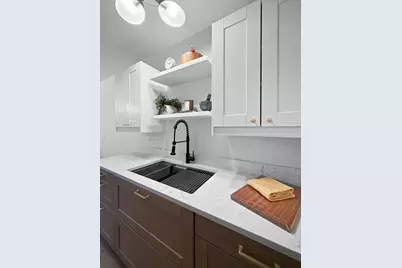 124 N Whistler Avenue #B8, Freeport, IL 61032 - Photo 5