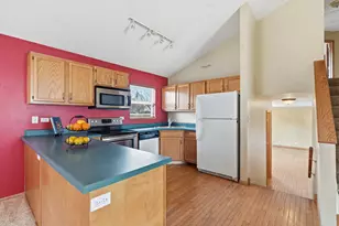 658 Anderson Dr, Lake in the Hills, IL 60156 - Photo 11