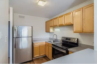 3930 N Pine Grove Avenue #1002, Chicago, IL 60613 - Photo 5