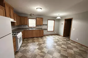 498 Park Ave, Belvidere, IL 61008 - Photo 3