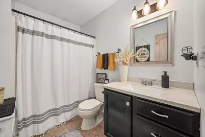 932 Foxpointe Drive, Sycamore, IL 60178 - Photo 39