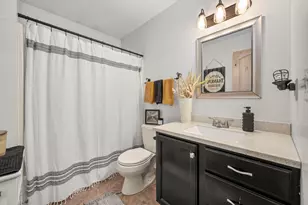 932 Foxpointe Dr, Sycamore, IL 60178 - Photo 39