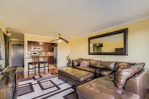 3930 N Pine Grove Ave, Chicago, IL 60613 - Photo 3