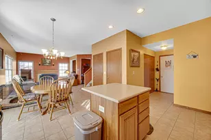 188 Breckenridge Ct, Gilberts, IL 60136 - Photo 7