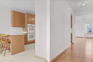 623 Queen Dr, Oswego, IL 60543 - Photo 3