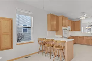 623 Queen Dr, Oswego, IL 60543 - Photo 7