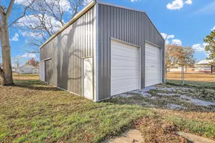 849 N Piatt St, Bement, IL 61813 - Photo 3