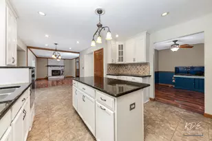 515 Cimarron Dr W, Aurora, IL 60504 - Photo 21