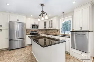 515 Cimarron Dr W, Aurora, IL 60504 - Photo 19