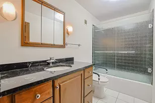 1 Oak Brook Club Dr, Oak Brook, IL 60523 - Photo 29