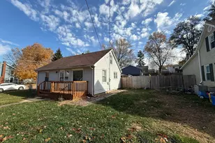 1104 Hemlock Ave, Dixon, IL 61021 - Photo 3