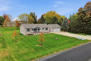 28902 Carriage Dr, Sterling, IL 61081 - Photo 3