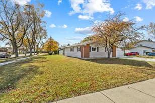 601 Hillcrest Blvd, Hoffman Estates, IL 60169 - Photo 25