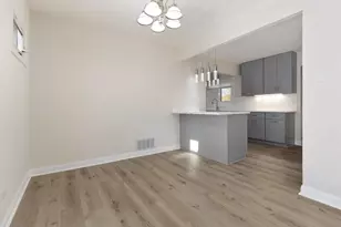 601 Hillcrest Blvd, Hoffman Estates, IL 60169 - Photo 7