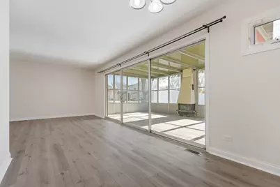 601 Hillcrest Boulevard, Hoffman Estates, IL 60169 - Photo 3