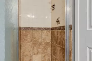 190 S Waters Edge Dr, Glendale Heights, IL 60139 - Photo 15