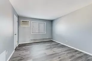 190 S Waters Edge Dr, Glendale Heights, IL 60139 - Photo 11