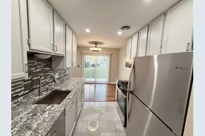 1045 Hampton Harbor #1045, Schaumburg, IL 60193 - Photo 7