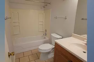 711 Tipperary Ct, Schaumburg, IL 60193 - Photo 9