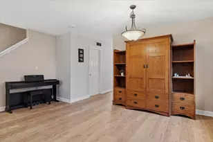 2667 Woodmere Dr, Darien, IL 60561 - Photo 9