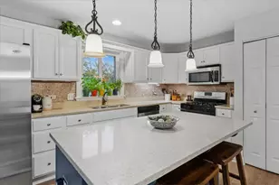 2667 Woodmere Dr, Darien, IL 60561 - Photo 3