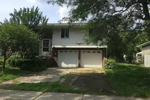 408 Desmond Dr, Schaumburg, IL 60193 - Photo 1