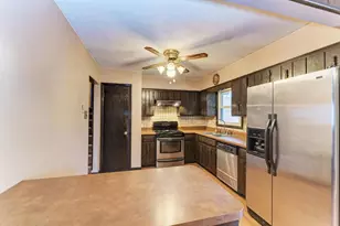 7120 S 86th Ave, Justice, IL 60458 - Photo 5