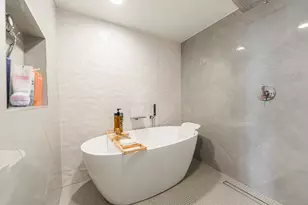 55 W Delaware Pl, Chicago, IL 60610 - Photo 33