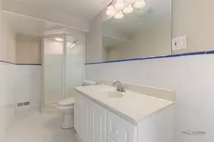 186 N Crooked Lake Ln, Lindenhurst, IL 60046 - Photo 21