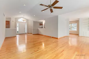 186 N Crooked Lake Ln, Lindenhurst, IL 60046 - Photo 3