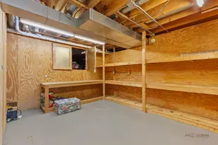 186 N Crooked Lake Ln, Lindenhurst, IL 60046 - Photo 23