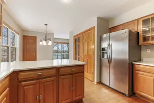 186 N Crooked Lake Ln, Lindenhurst, IL 60046 - Photo 9