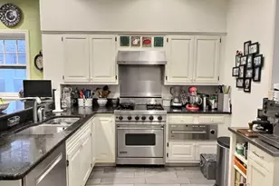 2921 N Pine Grove Ave, Chicago, IL 60657 - Photo 21