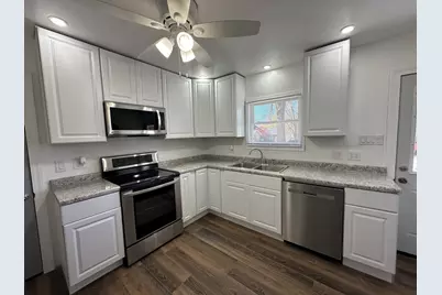 1202 E Jefferson Street E, Clifton, IL 61727 - Photo 3