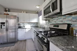 2348 N Old Pond Ln, Round Lake Beach, IL 60073 - Photo 9