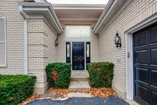 1 Hotchkiss Ct, Lincolnshire, IL 60069 - Photo 3