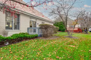 1 Hotchkiss Ct, Lincolnshire, IL 60069 - Photo 39