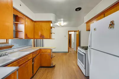 9018 S Ridgeland Avenue, Chicago, IL 60617 - Photo 5