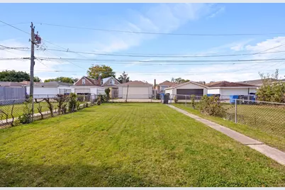9018 S Ridgeland Avenue, Chicago, IL 60617 - Photo 3