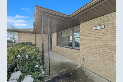 1621 N 2000 East Road, Watseka, IL 60970 - Photo 3