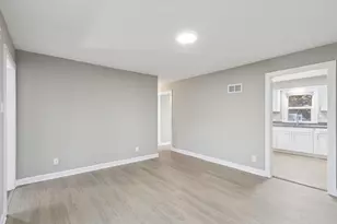 519 S Sycamore St, Genoa, IL 60135 - Photo 5