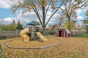 610 Maple Dr, Buffalo Grove, IL 60089 - Photo 37