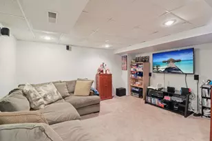 610 Maple Dr, Buffalo Grove, IL 60089 - Photo 29