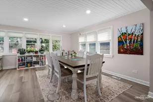 909 S Main St, Wheaton, IL 60189 - Photo 9