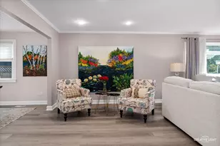 909 S Main St, Wheaton, IL 60189 - Photo 3