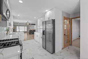 9733 S Springfield Ave, Evergreen Park, IL 60805 - Photo 13